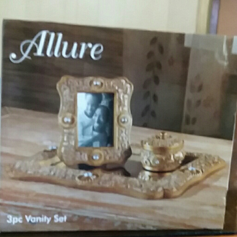 Vanity set - Picture 3 of 3